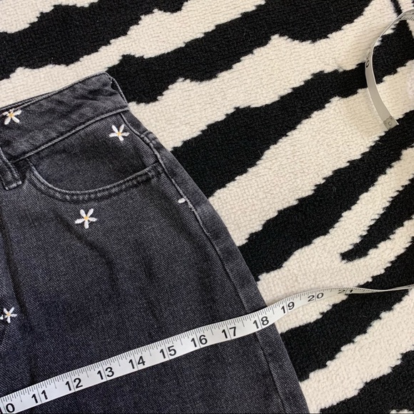 Pacsun Black Wash High Waisted Daisy Denim Skirt Size 25 - Picture 5 of 7